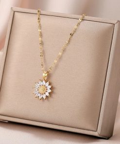 Golden Vermiculite To Sunflower Pendant Personalized Titanium Steel Necklace Women Fresh Trend Fashion Jewelry